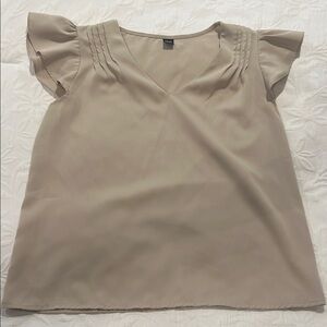 🛍️5 For $25🛍️ Women's Beige V-Neck Top